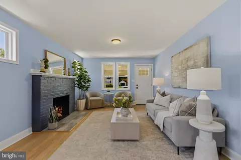 Living - 7002 E Clinton St, Clinton, MD 20735 photo 3 of 5