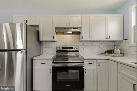 Kitchen - 7002 E Clinton St, Clinton, MD 20735 photo 4 of 5