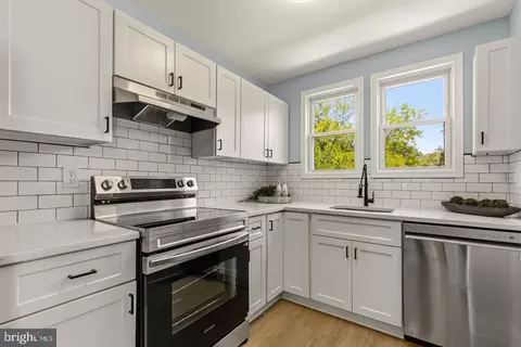 Kitchen - 7002 E Clinton St, Clinton, MD 20735 photo 2 of 5