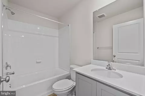 Bath - 15004 Sapmoss Ln, Brandywine, MD 20613 photo 1 of 1