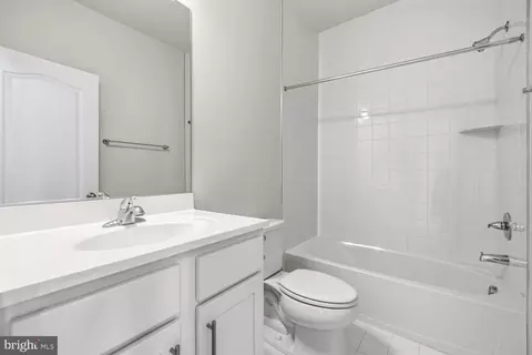 Entry Way - 1042 Highpoint Trl, Laurel, MD 20707 photo 12 of 15