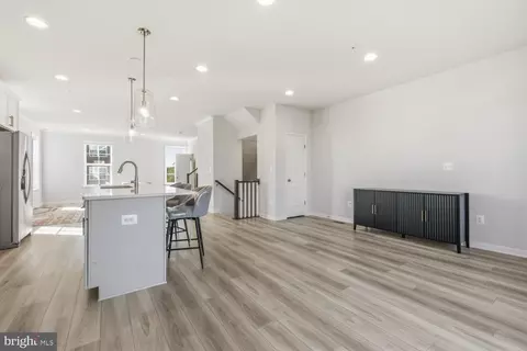 Entry Way - 1042 Highpoint Trl, Laurel, MD 20707 photo 3 of 15