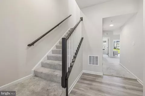 Entry Way - 1042 Highpoint Trl, Laurel, MD 20707 photo 1 of 15