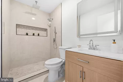 Bath - 8618 Lantern Ln, Clinton, MD 20735 photo 1 of 3