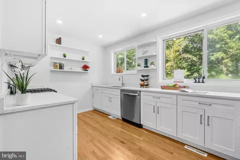 Kitchen - 8618 Lantern Ln, Clinton, MD 20735 photo 4 of 6