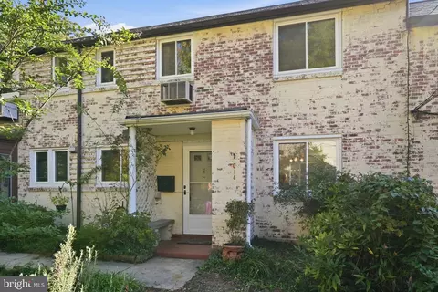 6 Crescent Rd #G, Greenbelt, MD 20770