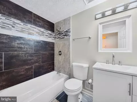 Bath - 6601 Killarney St, Clinton, MD 20735 photo 3 of 4