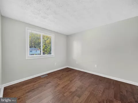 Bedroom - 6601 Killarney St, Clinton, MD 20735 photo 6 of 11