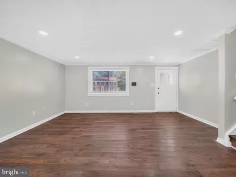 Living - 6601 Killarney St, Clinton, MD 20735 photo 2 of 9