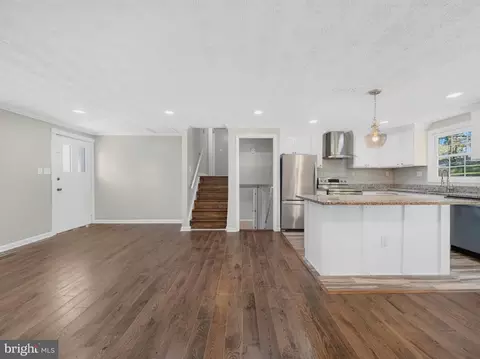 Living - 6601 Killarney St, Clinton, MD 20735 photo 7 of 9