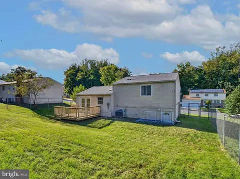 Exterior - 6601 Killarney St, Clinton, MD 20735 photo 7 of 9