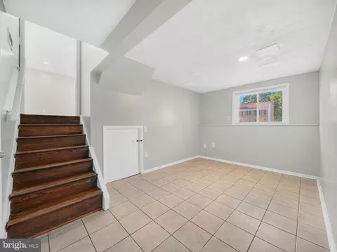 Living - 6601 Killarney St, Clinton, MD 20735 photo 8 of 9