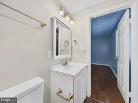 Bath - 6601 Killarney St, Clinton, MD 20735 photo 2 of 4