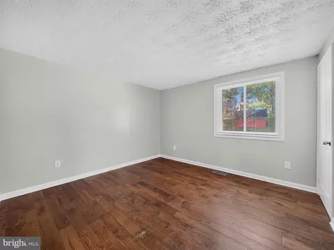 Bedroom - 6601 Killarney St, Clinton, MD 20735 photo 9 of 11