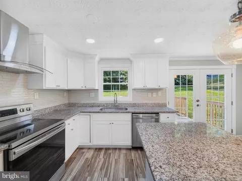 Kitchen - 6601 Killarney St, Clinton, MD 20735 photo 2 of 4
