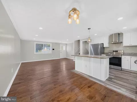 Living - 6601 Killarney St, Clinton, MD 20735 photo 6 of 9