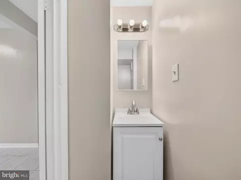 Bath - 6601 Killarney St, Clinton, MD 20735 photo 4 of 4