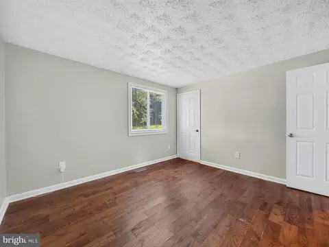 Bedroom - 6601 Killarney St, Clinton, MD 20735 photo 8 of 11