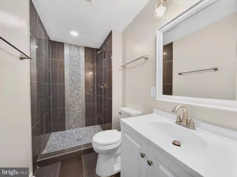 Bath - 6601 Killarney St, Clinton, MD 20735 photo 1 of 4