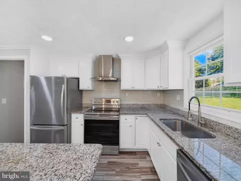 Kitchen - 6601 Killarney St, Clinton, MD 20735 photo 4 of 4