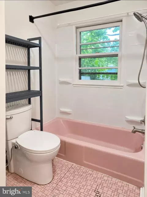 Bath - 1008 Turney Ave, Laurel, MD 20707 photo 2 of 3