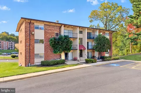 7700 Arehart Dr #1202, Hyattsville, MD 20784