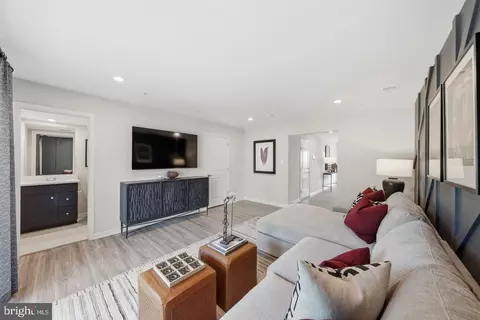 Entry Way - 14310 Bronte St, Laurel, MD 20707 photo 6 of 16