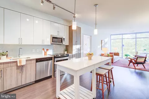 145 Riverhaven Dr #221, Oxon Hill, MD 20745