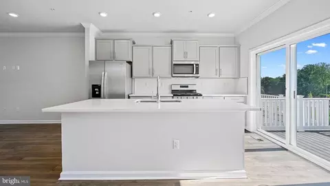 Entry Way - 7604 Daybreak Dr, Brandywine, MD 20613 photo 6 of 10