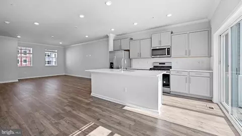 Entry Way - 7604 Daybreak Dr, Brandywine, MD 20613 photo 7 of 10