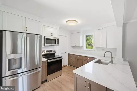 Kitchen - 13315 Williams Dr, Brandywine, MD 20613 photo 2 of 3