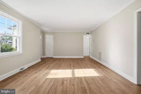 Living - 13315 Williams Dr, Brandywine, MD 20613 photo 3 of 6