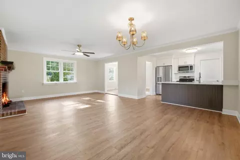 Living - 13315 Williams Dr, Brandywine, MD 20613 photo 6 of 6