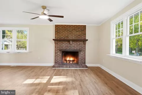 Living - 13315 Williams Dr, Brandywine, MD 20613 photo 4 of 6