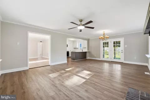 Living - 13315 Williams Dr, Brandywine, MD 20613 photo 5 of 6