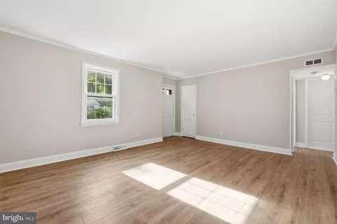 Living - 13315 Williams Dr, Brandywine, MD 20613 photo 2 of 6