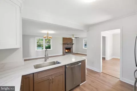 Entry Way - 13315 Williams Dr, Brandywine, MD 20613 photo 2 of 6