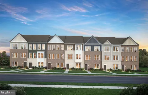 8737 Brielle Ln, Marlboro, MD 20772