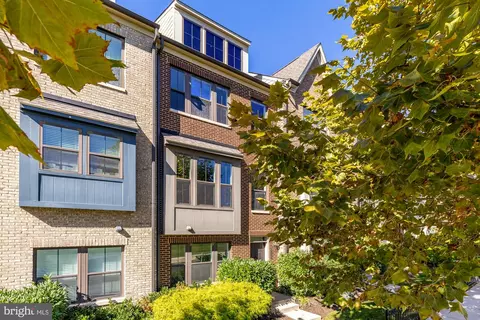 6504 47th St, Riverdale, MD 20737