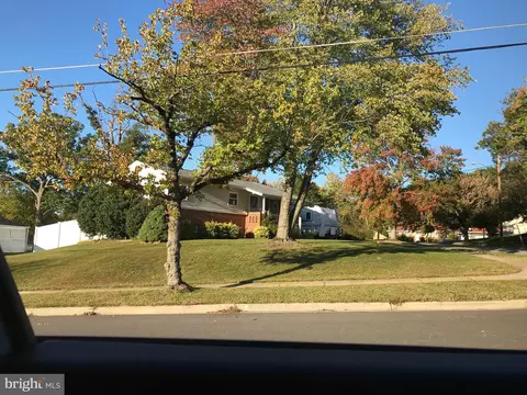 5623 Helmont Pl, Oxon Hill, MD 20745