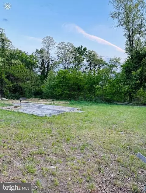 5902 Fisher Rd, Temple Hills, MD 20748
