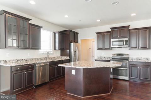 2502 Sir Michael Pl, Lanham, MD 20706 photo 6