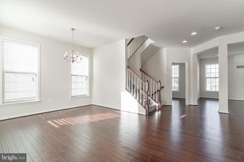 2502 Sir Michael Pl, Lanham, MD 20706 photo 4