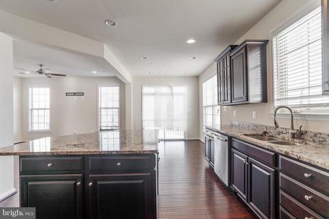 2502 Sir Michael Pl, Lanham, MD 20706 photo 8