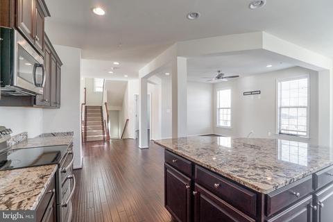 2502 Sir Michael Pl, Lanham, MD 20706 photo 9