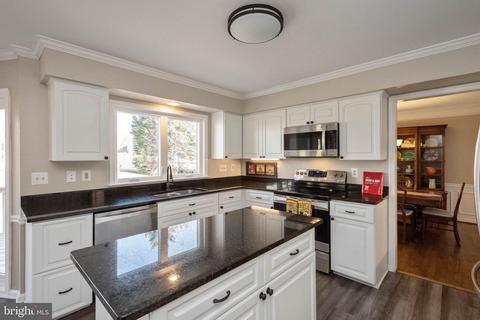 8608 Ashcroft Dr, Laurel, MD 20708 photo 11