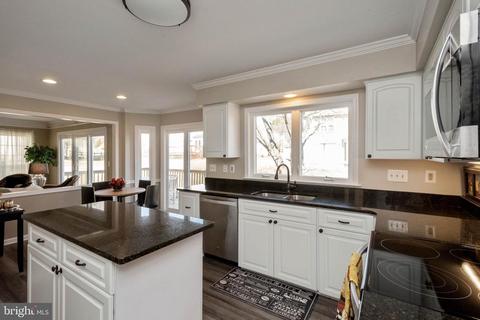 8608 Ashcroft Dr, Laurel, MD 20708 photo 8