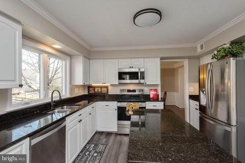 8608 Ashcroft Dr, Laurel, MD 20708 photo 10