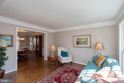 8608 Ashcroft Dr, Laurel, MD 20708 photo 4