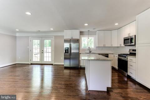 8905 Spring Ave, Lanham, MD 20706 photo 4